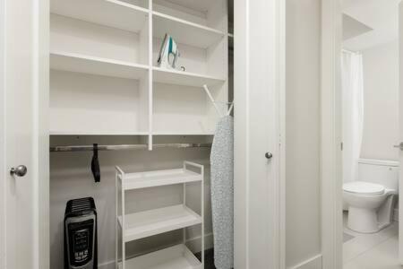 Bright New 1 Bedroom Private Secondary Basement Suite North Vancouver Exterior photo