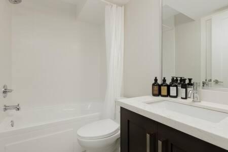 Bright New 1 Bedroom Private Secondary Basement Suite North Vancouver Exterior photo