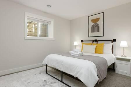 Bright New 1 Bedroom Private Secondary Basement Suite North Vancouver Exterior photo