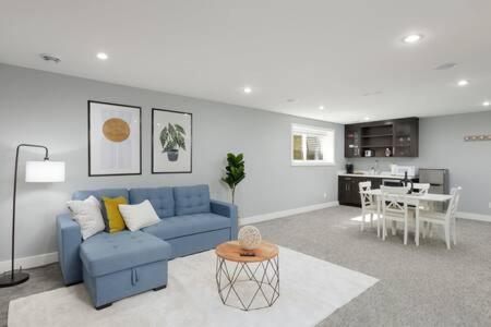 Bright New 1 Bedroom Private Secondary Basement Suite North Vancouver Exterior photo