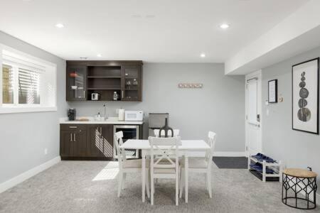 Bright New 1 Bedroom Private Secondary Basement Suite North Vancouver Exterior photo